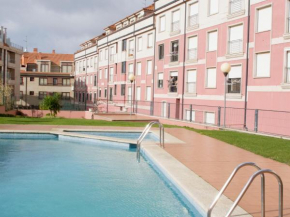 Apartamentos La Perla con piscina y parking